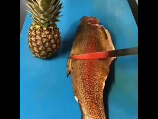 Рыба, запечённая в ананасе