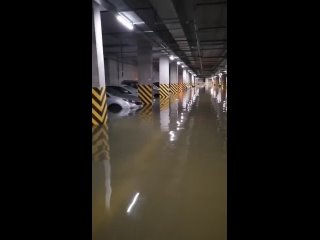 Потоп в паркинге на улице Генерала Кравченко