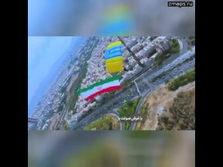 ️Иранские военнослужащие подняли флаг Ирана и Палестины над самым высоким зданием в стране - Borj-e