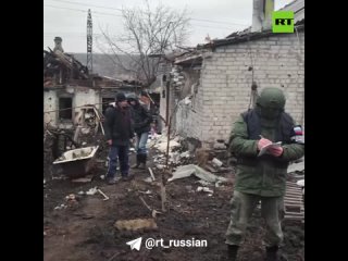 🤬Две ракеты HIMARS разбомбили дом и участок в Первомайске (ЛНР)