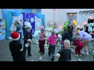 Новогодняя интерактивная программа «Как Дракоша новогоднее счастье искал» (0+) в Лименде - “Игра в снежки“