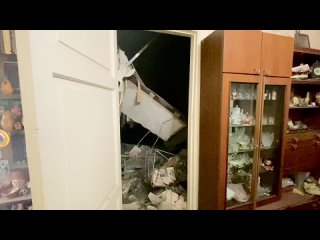 В Смоленске обрушился потолок в трехэтажке. Видео прокуратуры региона