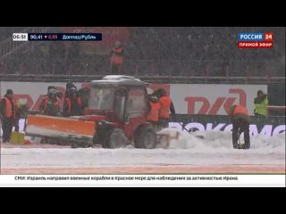 Главным футбольным атрибутом матчей РПЛ в Москве стала лопата