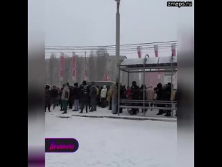 Многочасовые пробки и застревающая спецтехника: юг России засыпало снегом — люди набиваются в редкие