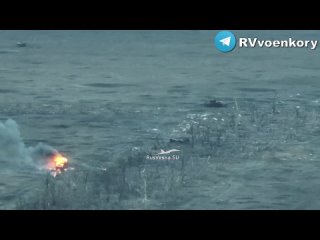 ️🇷🇺 Images puissantes d’une tentative de percée d’une colonne de véhicules blindés ennemis près de Rabotino