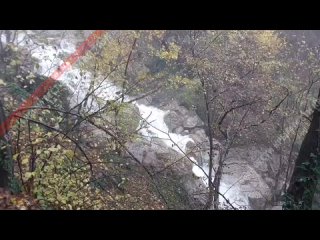 Непогода в Крыму и продолжительные ливни повлияли на мощность потока водопада Учан-Су                  Сегодня там побывала корр