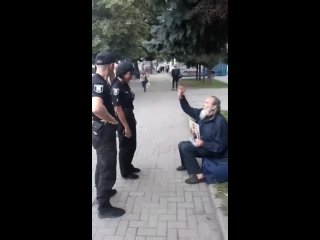 В Ровно полиция скрутила старца, предсказавшего скорый приход русских танков ()