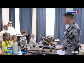 На встрече с бойцами СВО юные пензенцы покатались на «Тигре» и взяли в руки оружие