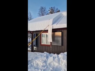 Оригинальное приспособление для чистки снега с крыши 👍