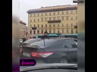В Петербурге оборзевший водила накинулся на сотрудника парковки из-за просьбы оплатить стоянку  мах