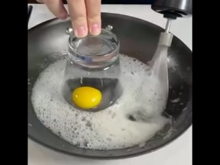 Вот как приготовить нeобычный и очeнь вкусный завтрак всeго из одного яйца