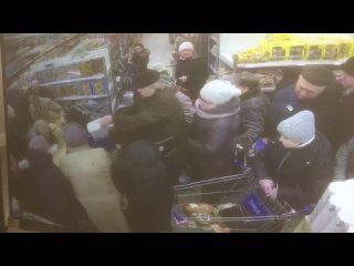 В Ярославской области жители устроили давку из-за акции на сахар