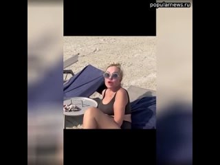 Успенская поделилась видео в купальнике   Любовь Успенская насмешила народ пляжным нарядом. Артистка