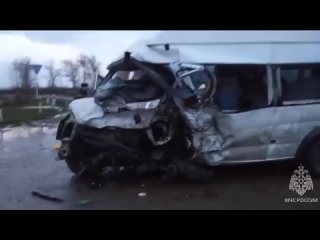Под Ростовом столкнулись внедорожник и микроавтобус, четверо погибли
