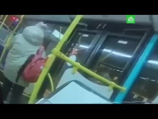 Кондуктор выгнал девочку из автобуса