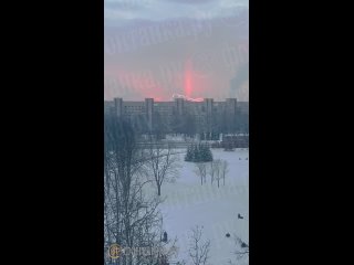 Редкое явление — «солнечный столб» — наблюдали сегодня петербуржцы.