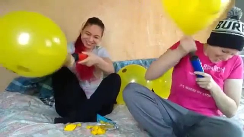 2 girls popping smiley