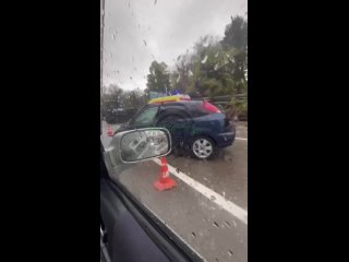 Ещё одно ДТП с большегрузом произошло сегодня на Кубани На этот раз авария произошла на объездной дороге в Туапсе.