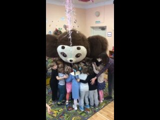 Чебурашка поздравляет с Днём рождения в детском садике