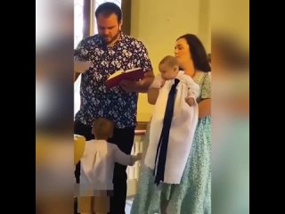 Крещение малышей порой бывает забавным)