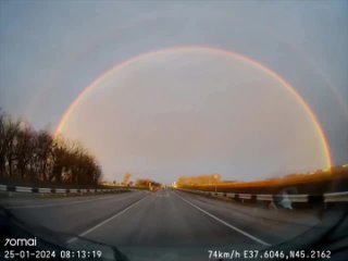 Божественно прекрасную радугу увидели сегодня водители на трассе под Темрюком