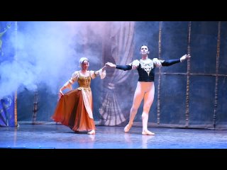 Балет «Золушка» в исполнении артистов Нового классического балета (0+) в КОТЛАСЕ - Сцена “Принц нашёл Золушку“ ( отрывок )