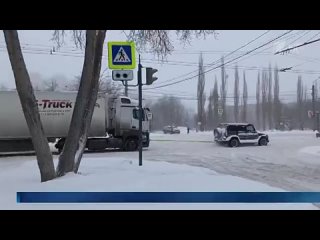 Снегопад, обрушившийся на Челябинск, привел к транспортному коллапсу