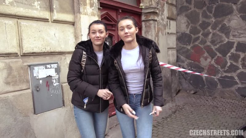 CzechStreets - E124 - Naive twins