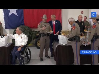 ️🇺🇸  Trump candidato presidencial estadounidense organizó una cena para militares en la frontera con México