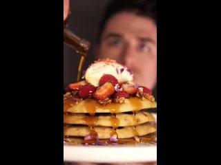 flip it back, drizzle into every crack #pancake #protein #proteinpancakes