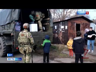 Пензенские росгвардейцы в ДНР помогли семье с 8 детьми, оставшейся без крыши над головой