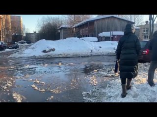 В Петрозаводске заливает улицу Машезерскую и Мерецкова