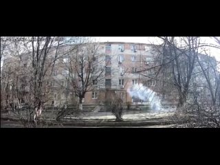 🤬 В Ростове на Казахской кто-то кидал из окна мощные бомбочки и перепугал весь район!