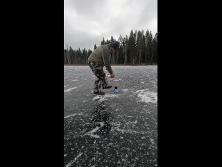 Карельская щучка

При первом выходе в лунку чуть за палец не укусила, а вот при втором уже всё пошло как надо.