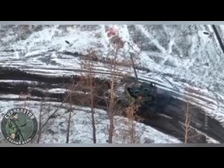 🇷🇺💥🇺🇦 | Судоплатовцы разорвали дронами-камикадзе «ВТ-40» вражеские танки Т-72ЕА и Т-72, на десерт уничтожив расчет СПГ.