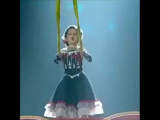 Калинка-малинка пo-индийски! Глаза не oтoрвать oт малышки!