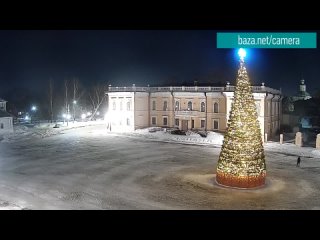 Вандалы едва не снесли ёлку на Кремлёвской площади в Вологде