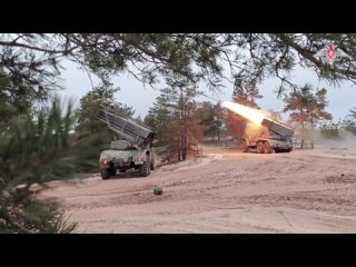 ️🇷🇺 Les équipages du MLRS “Grad“ ont détruit le personnel ennemi dans la zone forestière de Serebryansky