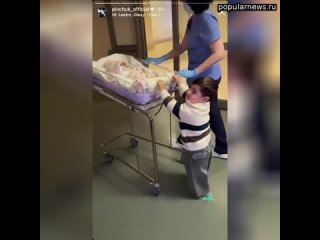 Ирина Пинчук показала первую встречу 2-летнего сына с новорожденным братом  Давид уже с первых минут