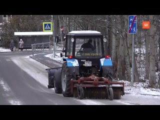Снегоуборочная техника вышла на дороги города