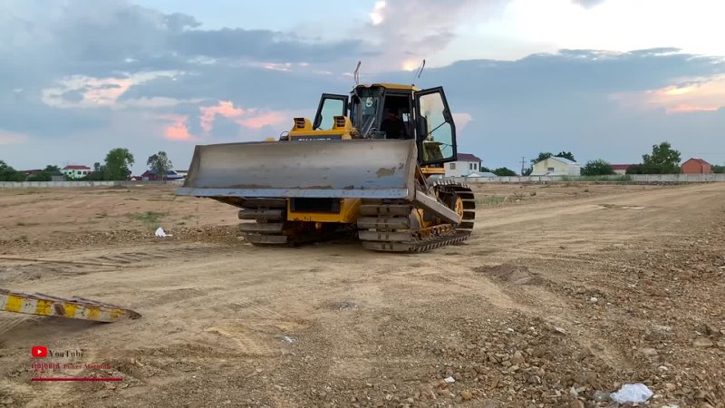 Extremely Biggest Dozer Loading On Trailer And Working Pushing With Shantui