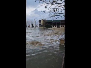 Наводнение на набережной в Анапе
