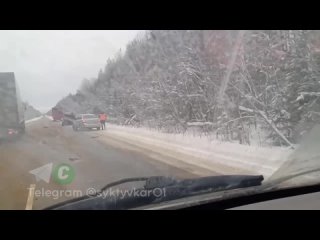 видео с места ДТП в Сысольком районе, между Чукаибом и Куратово.