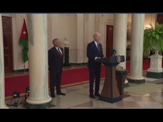 Король Иордании Абдулла II не захотел пожимать руку Байдену на пресс-выходе в Белом доме.