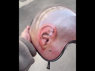 Вот я бы посмотрел на лицо сотрудника ДПС когда бы он увидел такой шлем (видео)