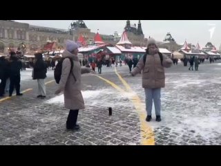 Ребята из Советского района станцевали марийский танец на Красной площади