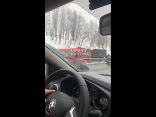 Автобус устроил ДТП и перекрыл проезд у Мызинского моста в Нижнем Новгороде