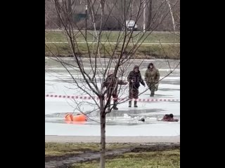 Сегодня в Белгороде на Везелке три человека провалились под лед.