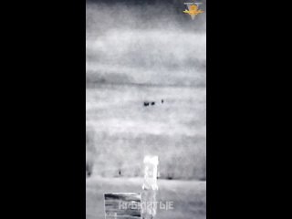 Прилет ПТУРа разносит группу всушников

Взрывная волна поднимает  в воздух одного из военнослужащих противника  и уносит на прил