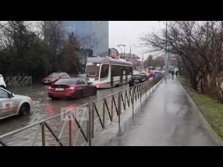 Из-за дождя затопило Дмитриевскую Дамбу в Краснодаре
